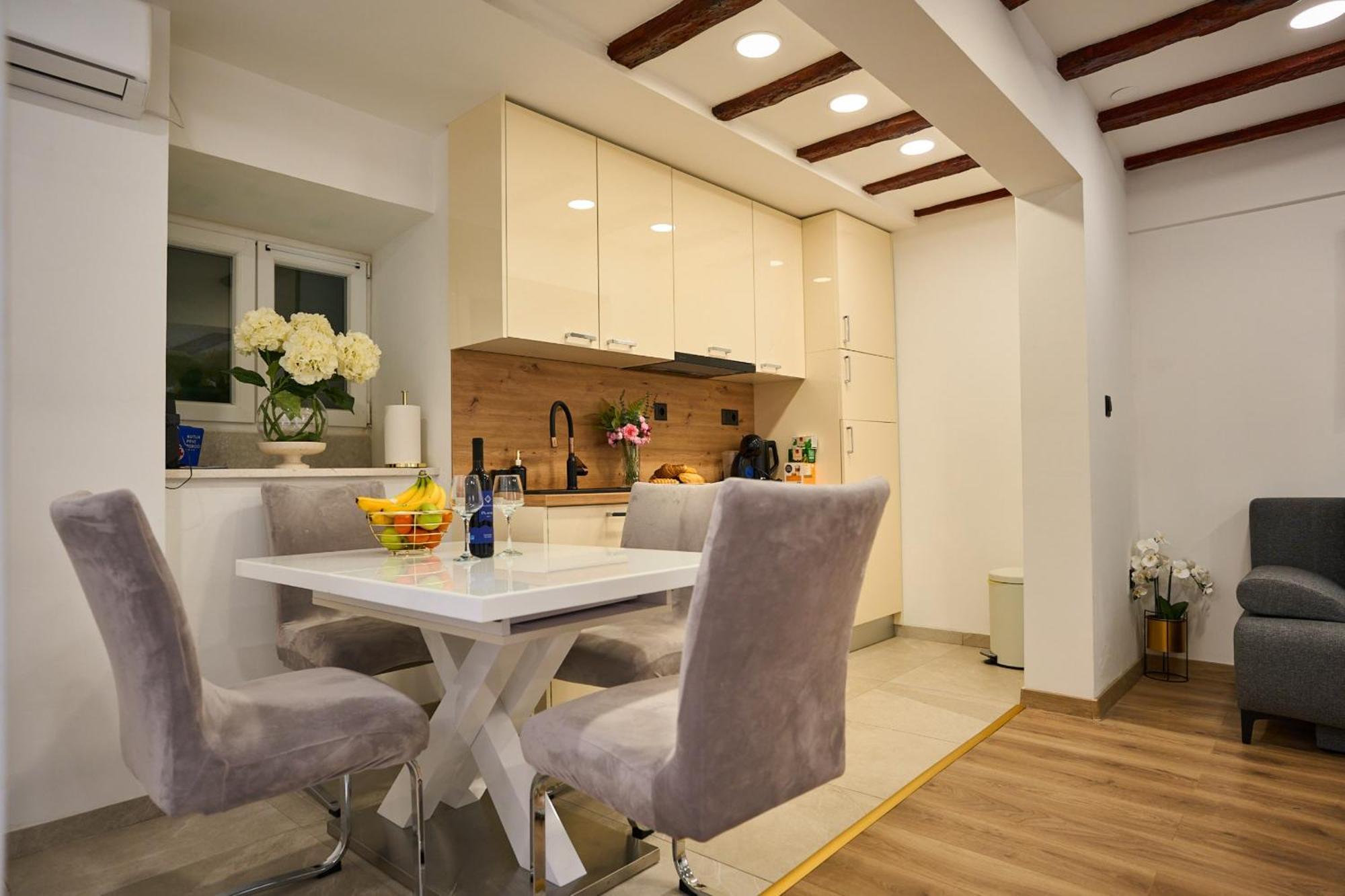 Apartmán Bernard Deluxe Renovated Peaceful Old Town Gem Split Exteriér fotografie